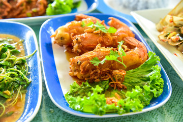 Thai Deep-Fried River Prawns with Tamarind Sauce