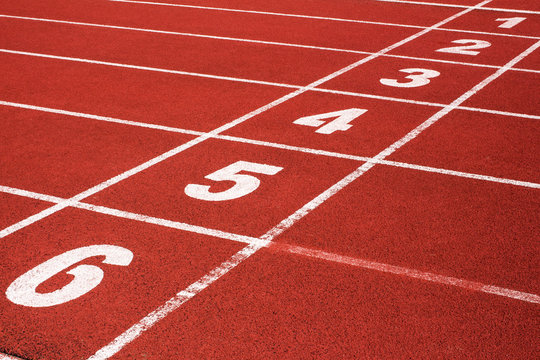 Running track with the numbers © graja