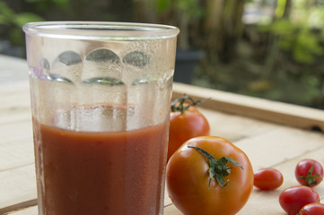 fresh tomato juice on wooden table