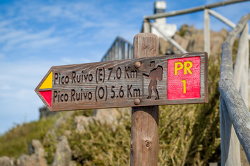 Pico Ruivo hiking path sign