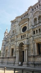 Fototapeta na wymiar Certosa di Pavia facciata