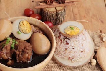 Stewed eggs with chicken chinese food delicious.