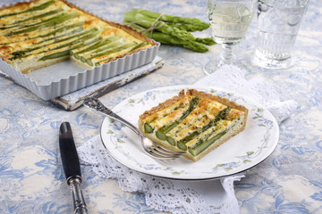 Tarte mit grünen Spargel