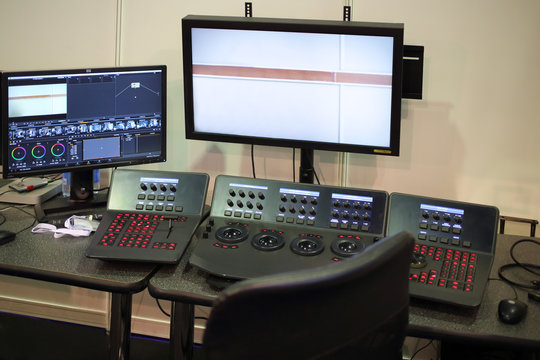 Equipment for mounting movie with a monitor, software and control panel