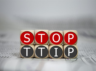 Würfel mit STOP TTIP und Freihandel