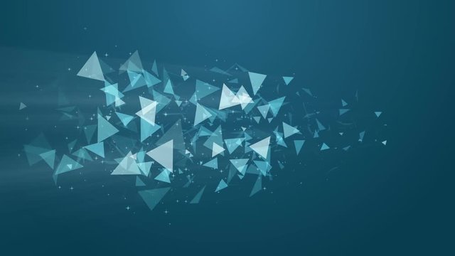 Треугольники двигаются в сторону на синем фоне. 