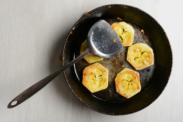 Fried courgette in the pan