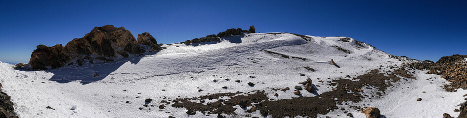 Wundervolle Ansicht - Panorama - Schnee auf dem Pico del Teide - Teneriffa - UNESCO Weltnaturerbe - Cañadas