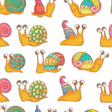 Seamless pattern with colorful snails in cartoon style. Vector illustration.

