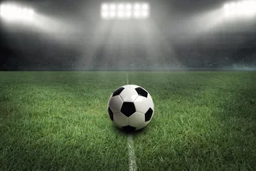 Photo sur Plexiglas Foot Ballon de football sur la ligne blanche