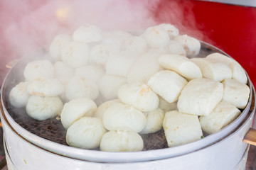 Steamer with Chinese baozi and mantou