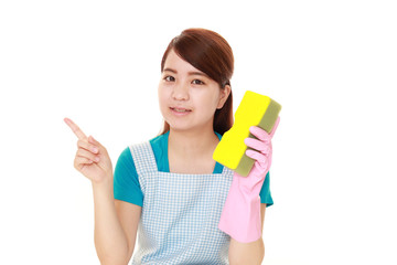 掃除をする女性