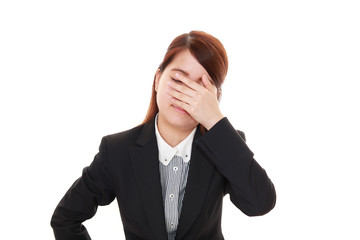 疲れた表情のビジネスウーマン