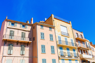 Fototapeta na wymiar pastel-colored houses in Saint Tropez
