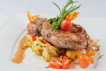 Steak with fried potatoes