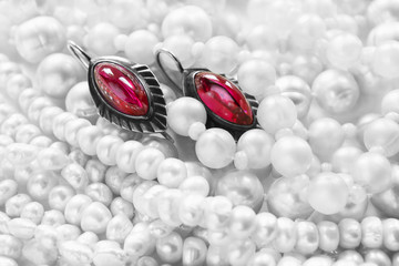 Earrings and pearl © Tarzhanova