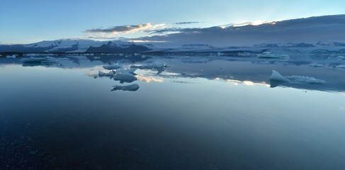 Jokulsarlon Lagoon (Iceland, Europe). Jokulsarlon large glacial lake.