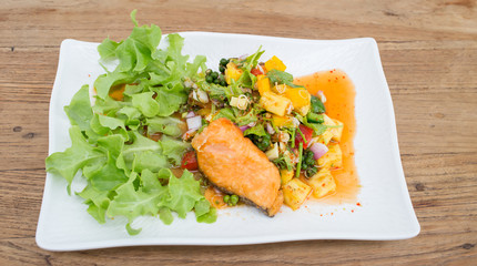 Salmon fish sauce dressing, vegetables, fruit.