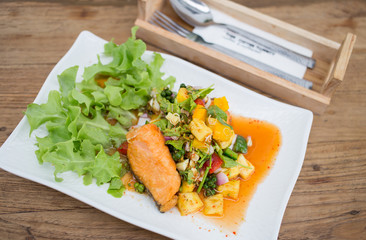 Salmon fish sauce dressing, vegetables, fruit.
