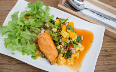 Salmon fish sauce dressing, vegetables, fruit.