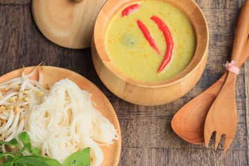 green curry and rice noodle