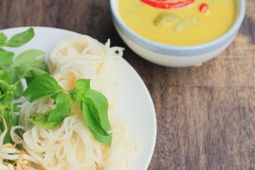 green curry and rice noodle
