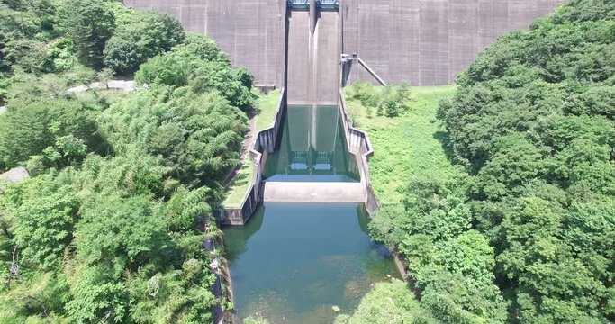 夏の河本ダム