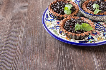 Homemade blueberry tart, walnut and mint with milk