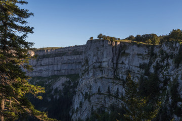 Falaise calcaire du creux du van dans le Jura Suisse