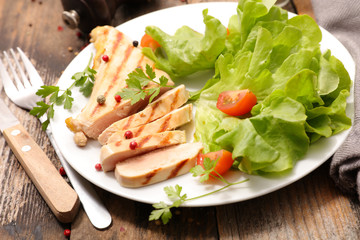 griled chicken breast and salad