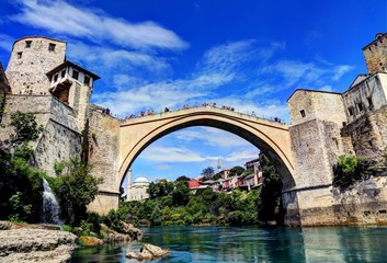 Stari Most (De oude brug), Mostar, wordt beschouwd als het punt waar &quot Oost en West&quot  elkaar ontmoeten, Bosnië en Herzegovina