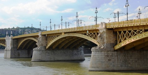 Fototapeta premium Tablier et structure métallique du pont Marguerite sur el danube, Budapest