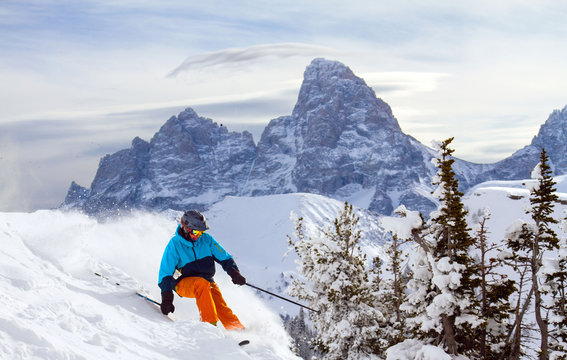 Man skiing, Grand Targhee, Teton, Wyoming, America, USA