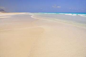 Fototapeta na wymiar idealistic deserted beach with emerald clear water. Beautiful island. 