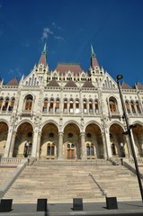 Escalier d'apparât du parlement national Hongrois à Budapest