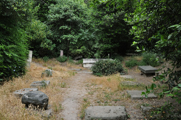 Fototapeta na wymiar roman ruins garden