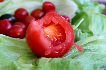 abgebissene Tomate