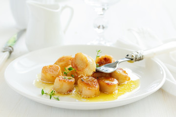 Scallops fried in cream sauce with herbs.