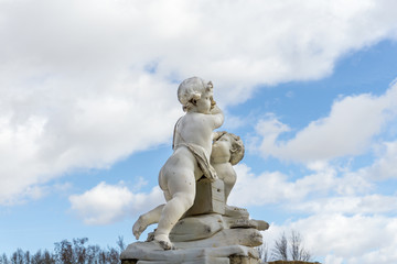 Fototapeta na wymiar Kid statue in garden