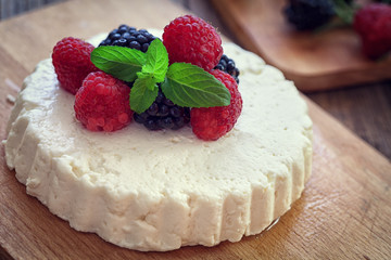 Cottage cheese with fresh berry fruit and mint 