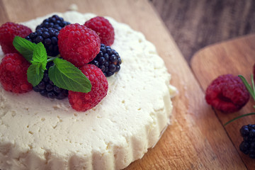 Cottage cheese with fresh berry fruit and mint 