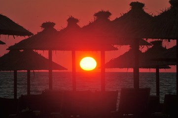 Sonnenuntergang am Strand von Montenegro