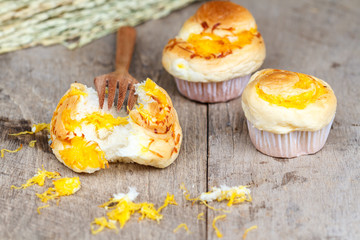 Muffin golden threads