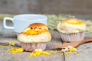 Muffin golden threads