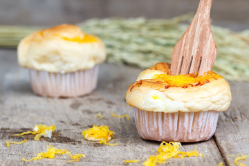 Muffin golden threads