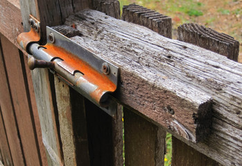 rusty gate hinge