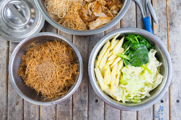 Stir-fried Fresh rice-flour noodles in thick gravy, Thai Style f