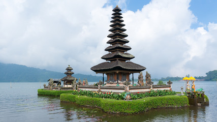 Fototapeta na wymiar Pura Ulun Danu Bratan on Bali