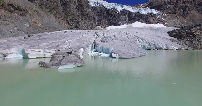 Lago su ghiacciaio - Scioglimento ghiacci sulle alpi