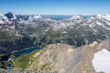 Fototapeta na wymiar Lac et montagne en Vanoise